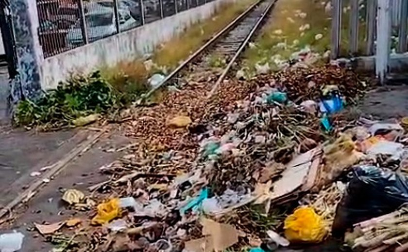 Descarte de lixo nas linhas férreas causa riscos e prejuízos à operação dos trens em Maceió