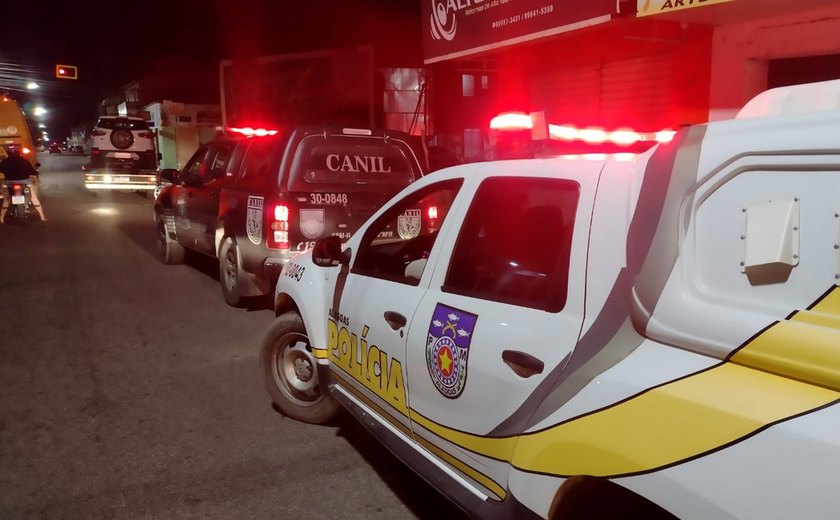 Motorista com sinais de embriaguez ao volante é preso após bater em cinco veículos