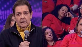Gafe no Faustão na Band! Mulher não resiste ao tédio e dorme na plateia do programa