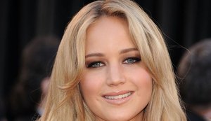 Jennifer Lawrence é flagrada pela primeira vez aos beijos com o novo namorado