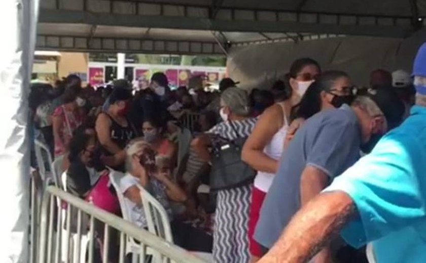 População denuncia aglomeração e princípio de tumulto em ponto de vacinação