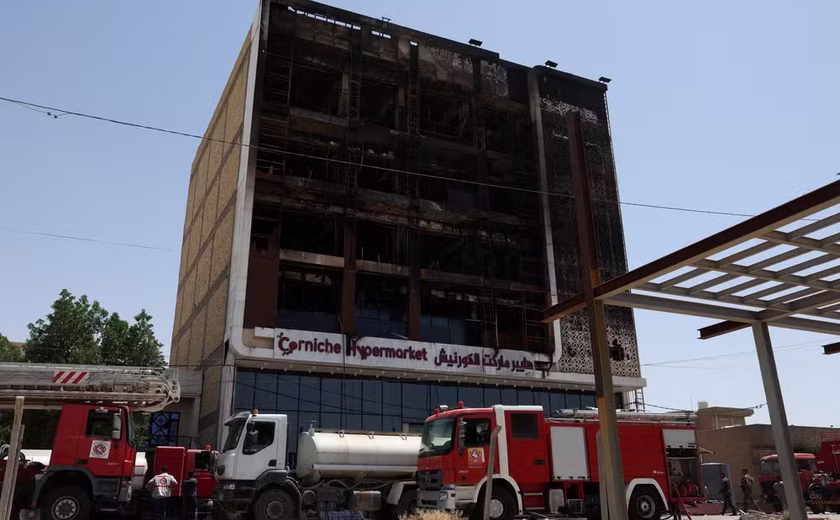 Incêndio em shopping no Iraque deixa mais de 60 mortos