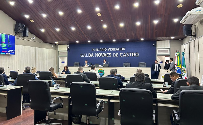Vereadores de Maceió aprovam alteração na Lei Orgânica para adequação das emendas