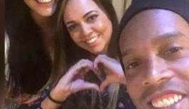 Ronaldinho Gaúcho enxota as noivas a pedido do irmão