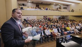 Governador de Alagoas assina Pacto Estadual pela primeira infância
