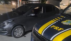 PRF/AL recupera carro roubado em São Paulo durante fiscalização na BR-316