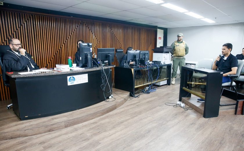 Júri de ex-policial acusado de estupro e homicídio deve terminar à noite