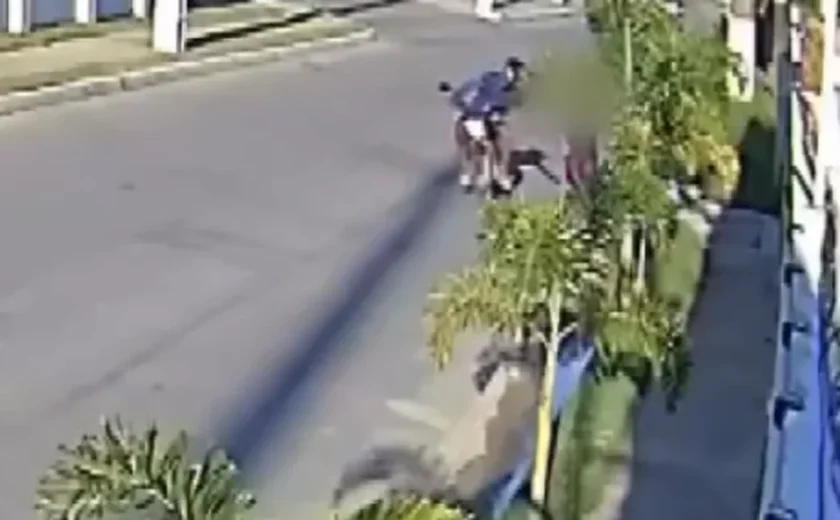 Motociclista diminui velocidade do veículo e dá tapa em nádegas de mulher que fazia atividade física no Antares