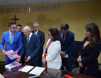 TC/AL recebe prestação de contas do estado de Alagoas em 2023 das mãos do governador Paulo Dantas