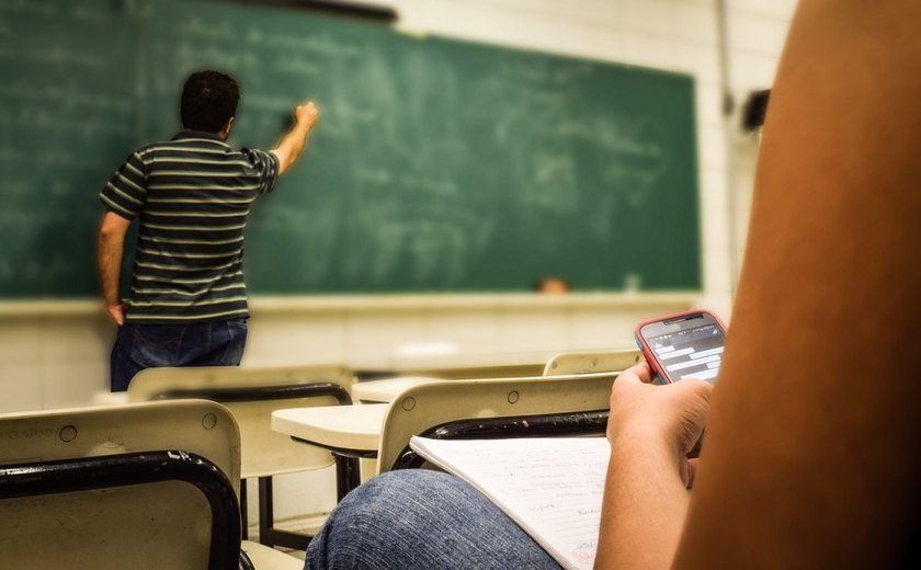 MPF quer frear uso indiscriminado de celulares em escolas de Alagoas