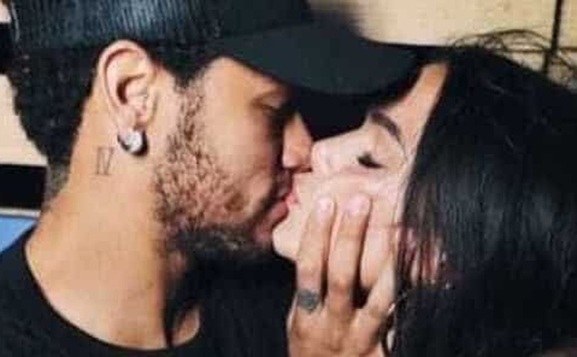 Marquezine revela como foi pedida em namoro por Neymar