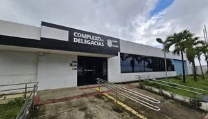 Polícia Civil prende homem com mandado em aberto durante ação de busca e apreensão