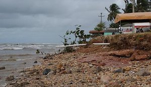 Especialista alerta que o balneário do Pontal do Peba está desaparecendo com o avanço do mar