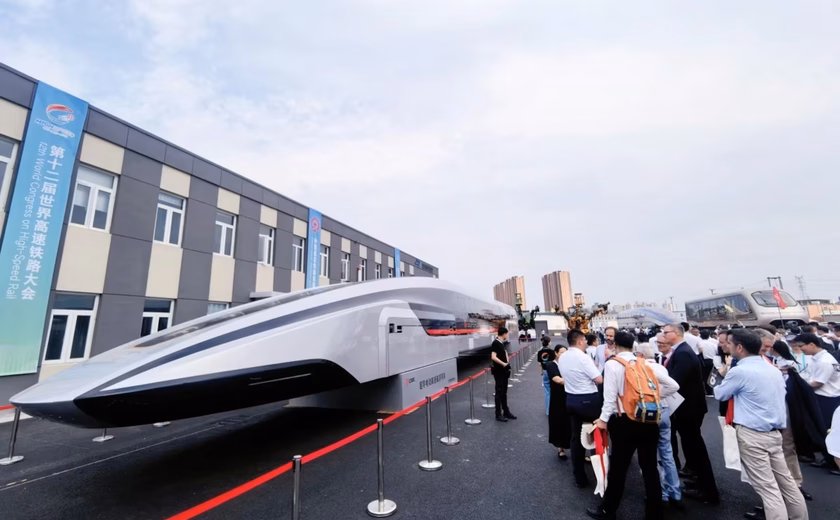 China revela protótipo de trem que ‘flutua’ e pode chegar a 600 km/h