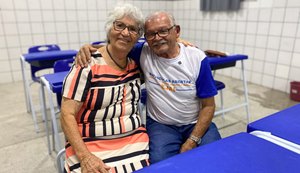 Com 80 e 81 anos, casal volta a estudar após mais de 60 anos fora da sala de aula
