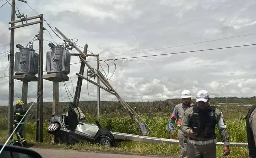 Motorista de 29 anos morre após impacto violento contra poste na Barra de São Miguel