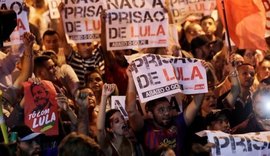 Manifestantes ocupam ruas em torno do Sindicato dos Metalúrgicos em apoio a Lula