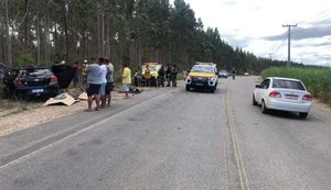 Colisão frontal na rodovia AL-410 deixa dois homens mortos e três feridos em Atalaia