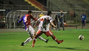 CRB perde para o Paraná e segue com 13 pontos na Série B