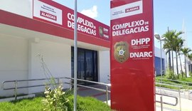 Homem é autuado por tentativa de feminicídio após esfaquear a esposa