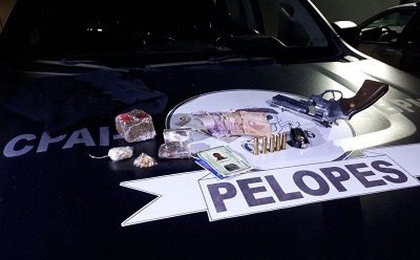 PM apreende arma, drogas e recupera veículos roubados em Arapiraca