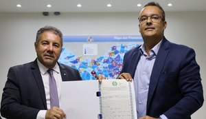 MP recebe escritura do terreno onde está sendo construída a sede das Promotorias de Justiça de Penedo