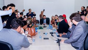 Câmara de Maceió recebe trabalhadores da Educação para discutir pautas da greve