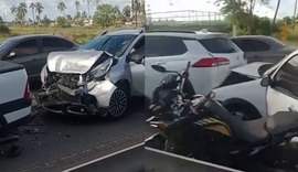 Engavetamento interdita trecho da AL-101 Sul, em Marechal Deodoro