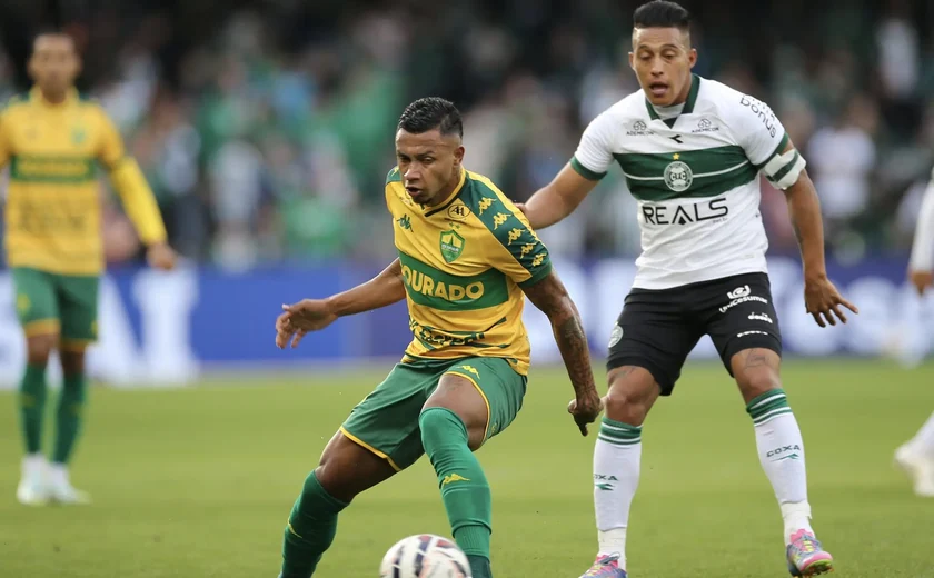 Coritiba vence o Cuiabá e mantém o CRB no G4 da Série B