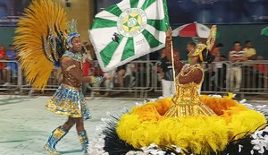 Segundo dia de desfiles na Sapucaí destaca histórias afro-brasileiras