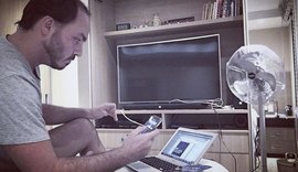 Carlos Bolsonaro pagou home office com cartão corporativo enquanto criticava 'lockdown' na pandemia