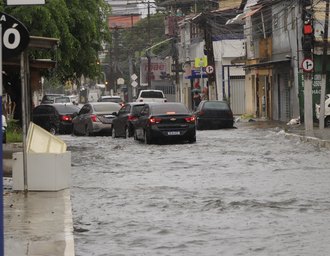 Temporal ameaça transbordar os rios em Alagoas