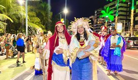 Parada do Natal de Todos Nós encanta público com cores, luzes e magia natalina