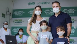 Ao imunizar filhos, Renan Filho pede: 'vacine-se e vacine as suas crianças também'