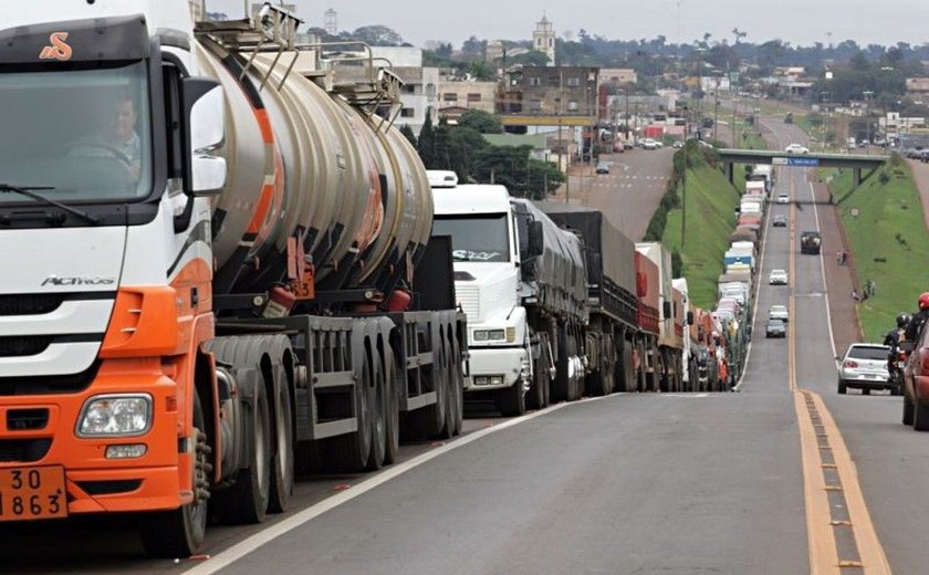 Protesto de caminhoneiros atinge 15 Estados; acesso a porto de Santos tem problemas