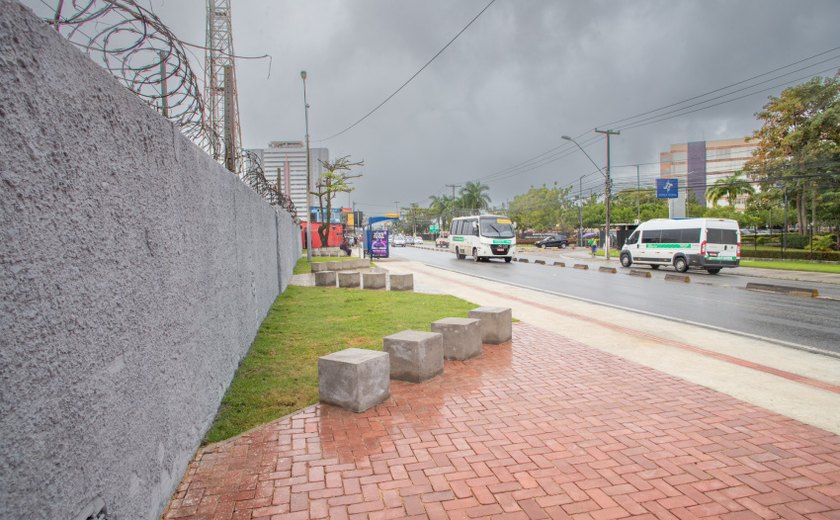 População da Serraria ganha nova área de embarque em ônibus livre de descarte de entulhos