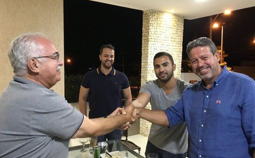 Grupo de Teófilo teme ser traído por Lira