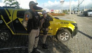 Motorista embriagado e sem CNH bate carro em muro e deixa uma pessoa ferida em Messias