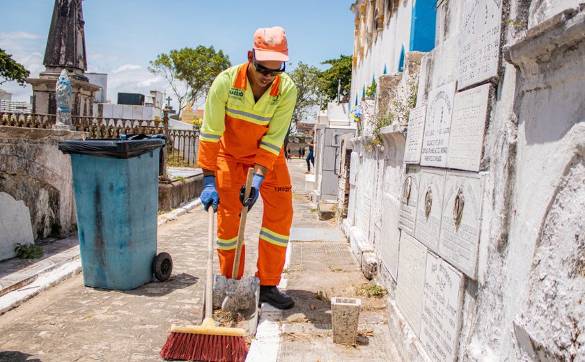 Prefeitura intensifica limpeza e melhorias nos cemitérios para o Dia de Finados
