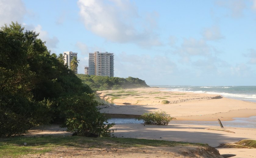 'Espigões' na orla de Maceió em xeque