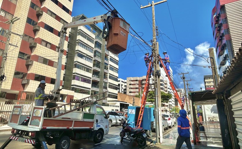 Procon Maceió integra operação da Ilumina para tirar fios em desuso dos postes