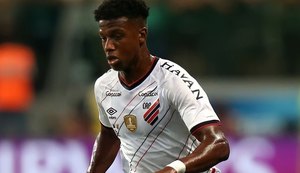 CSA confirma três reforços e negocia com mais jogadores