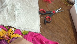 Projeto gratuito leva oficina de bordado para pacientes psiquiátricos no sertão alagoano