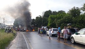 AL 101 Norte já foi desbloqueada por manifestantes na Barra de Santo Antônio