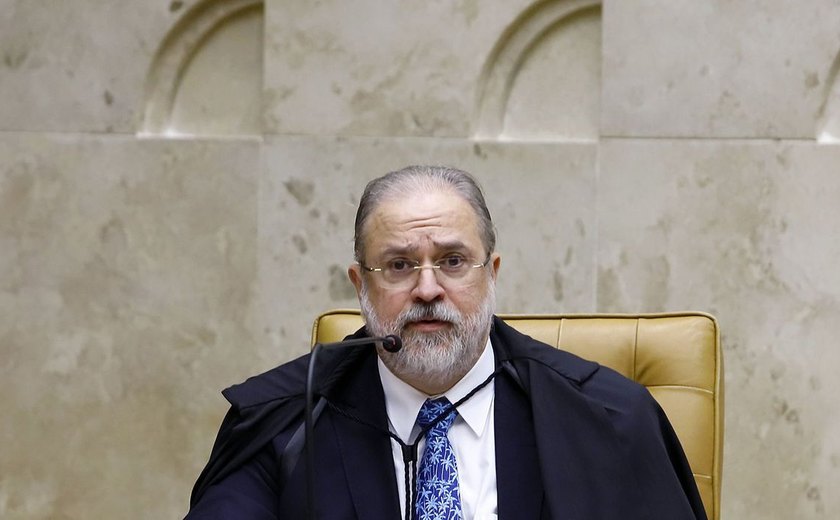 Aras quer afastar Alexandre de Moraes da condução das investigações no STF
