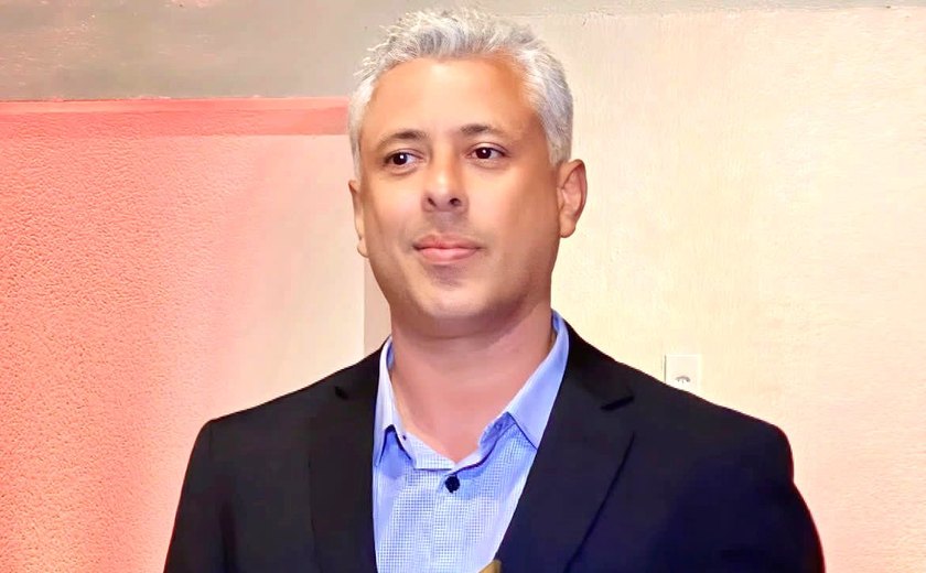 Secretário Vytor Ferro recebe Prêmio Empresarial e Profissional de Alagoas