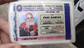 Idoso é parado em Blitz e apresenta CNH dupla-face com foto de Frei Damião e Padre Cícero