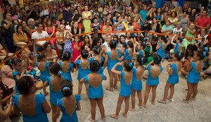 Alunos da Escola Pingo de Gente dão um show de apresentação natalina no Maceió Shopping