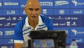 CSA procura técnico e inicia treinos com auxiliar