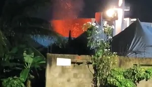Vídeo: pequeno incêndio na Paróquia de Santo Antônio é controlado rapidamente